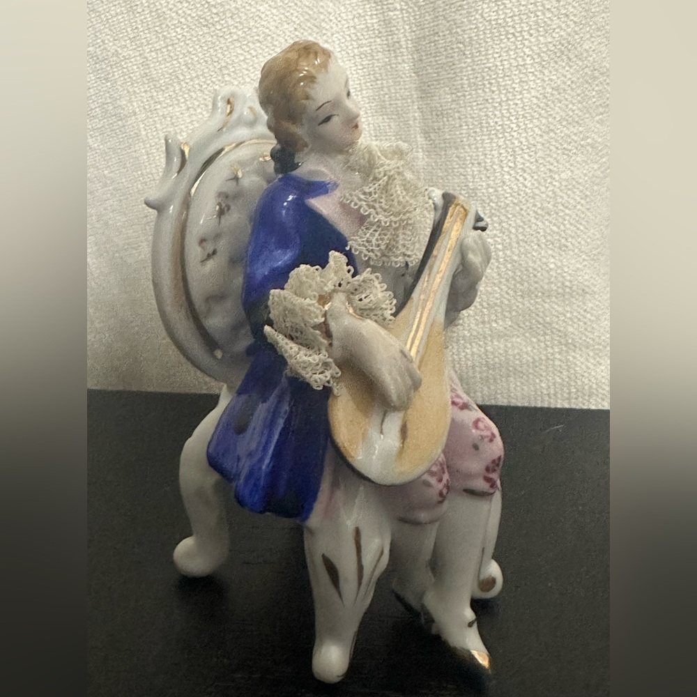 Vintage Dresden Reproduction Victorian Man Playing Qatar Porcelain - Picture 12 of 13